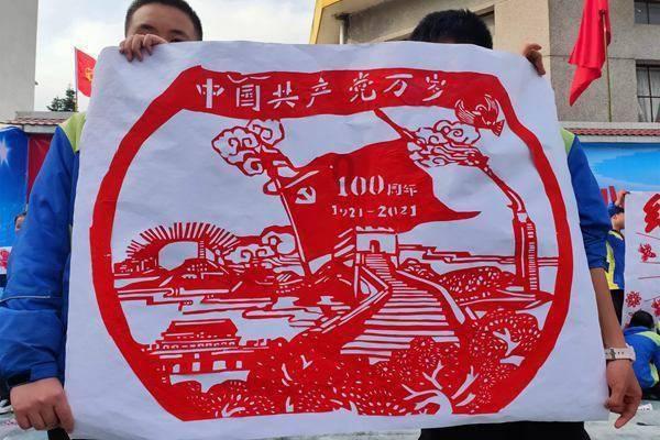 90后鄂伦春小伙抖音宣传家乡文化走红，二十天吸引超30万粉丝关注